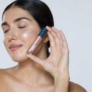 Soft Focus Radiant Highlighter - Champagne Light - Unblurbeauty
